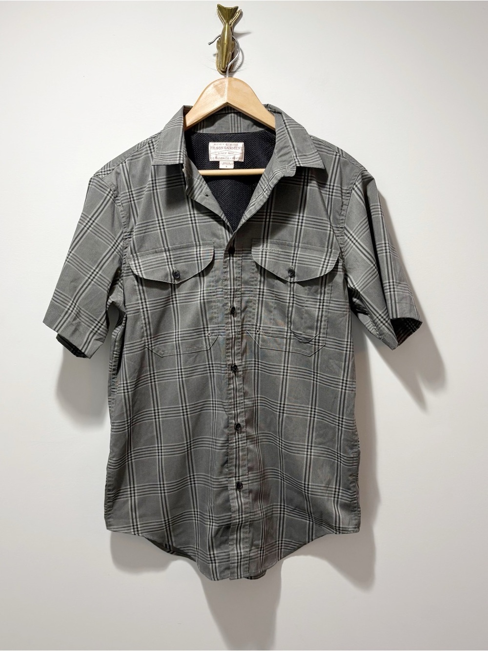 Filson Twin Lakes Sport Shirt Gravel Gray Plaid Size Small Button Up Shirt Mesh